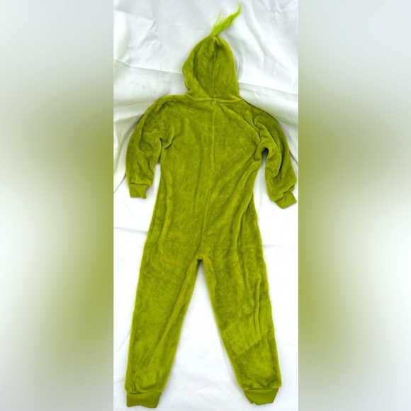 Adorable kids’ green Grinch jammies, size small (6) - Picture 3 of 3